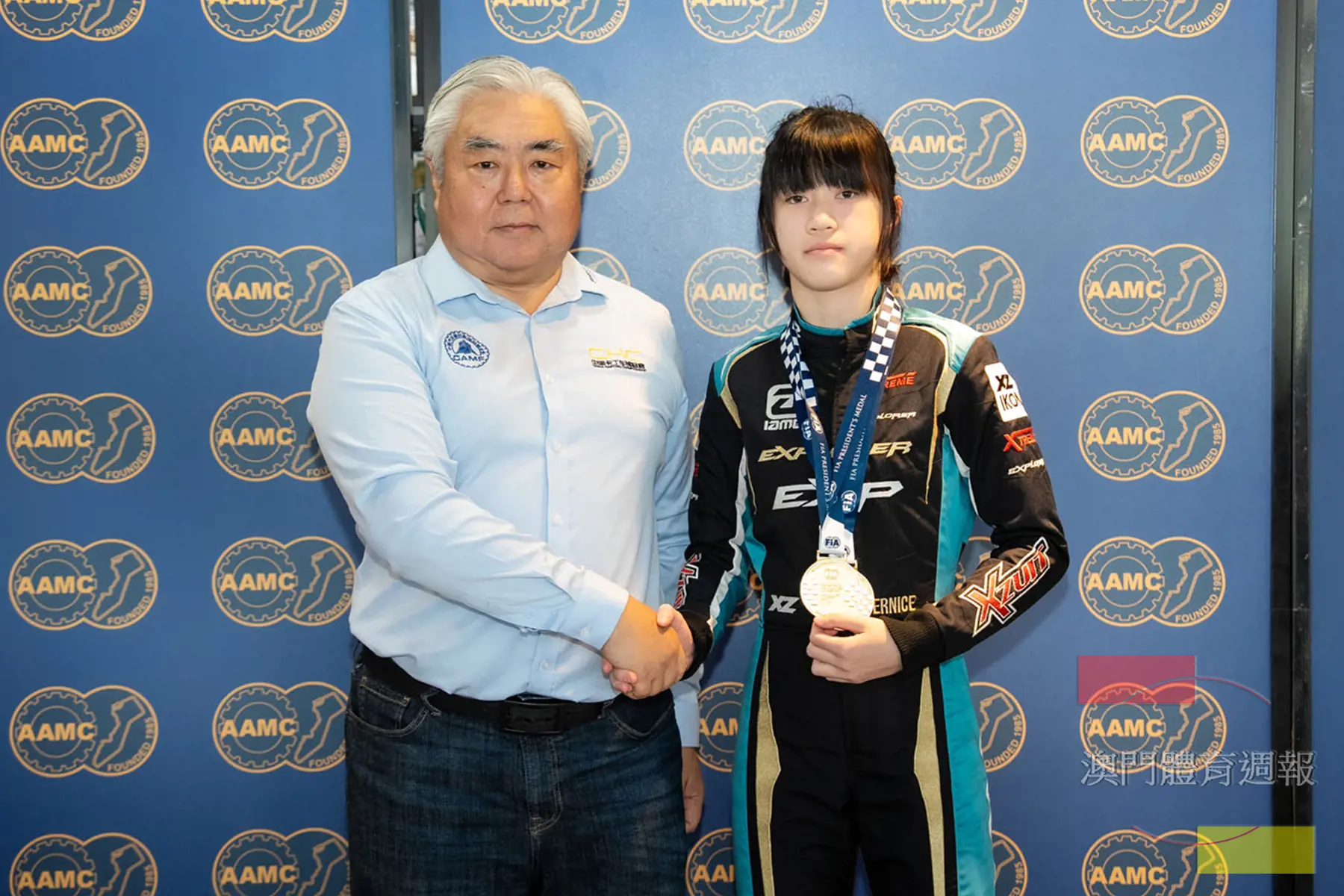 Philip Soh頒授最佳女車手獎項予劉司鑾.jpg